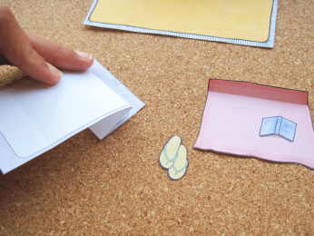 Fold the note in a zigzag so you can see both  markings "Glue" and "Flip flops"